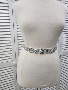 Rosebud Fashion Bridal Belt in Ivory/Silver Style BBR 20